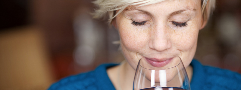 How & Why You Smell The Wine In Your Glass