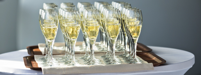 Learn About Sparkling Wines Like Champagne, Prosecco & Cava
