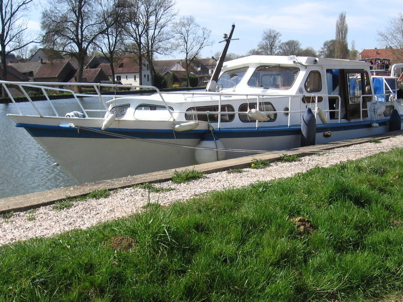 Burgundy House Boat