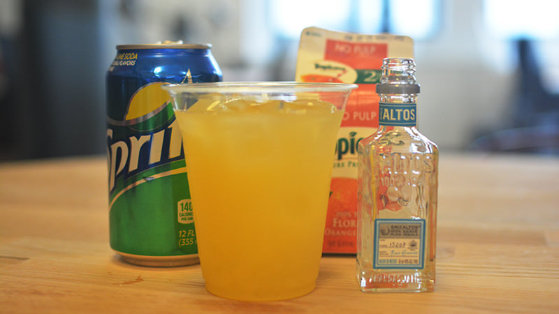 This is how to make a margarita on a plane
