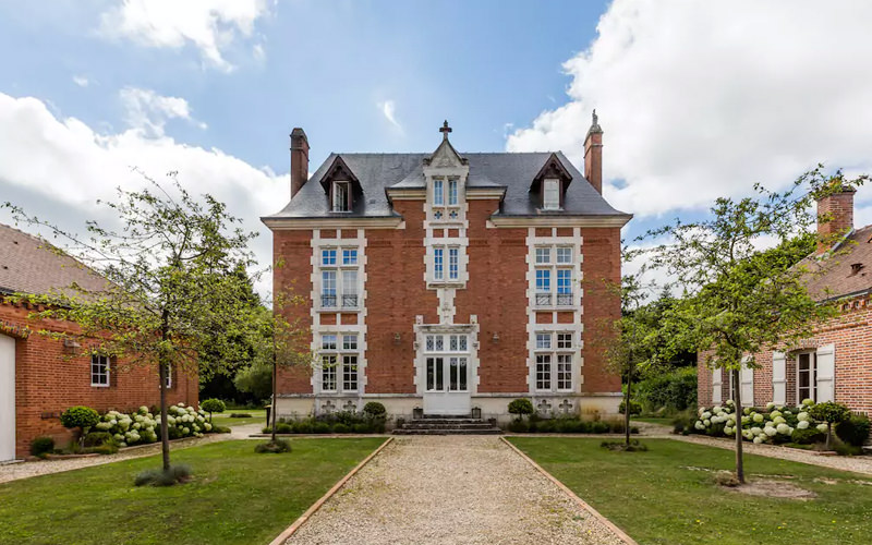 8 Extravagant Loire Valley Air BnBs To Rent This Summer