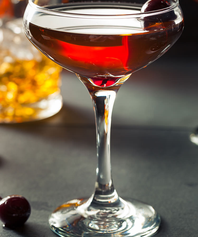 The Best Cocktails to Order at a Basic Wedding Bar Manhattan