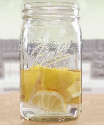 Here's how to use lemon to infuse vodka