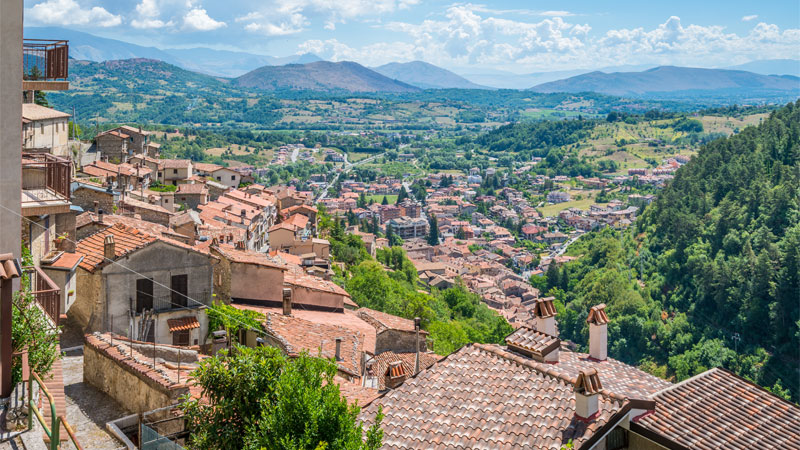 Abruzzo's Versatile, Serious Italian Rosé is Hiding in Plain Sight