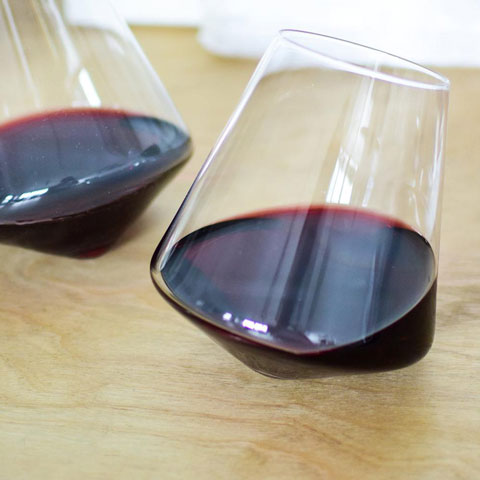 Rotating stemless wine glasses