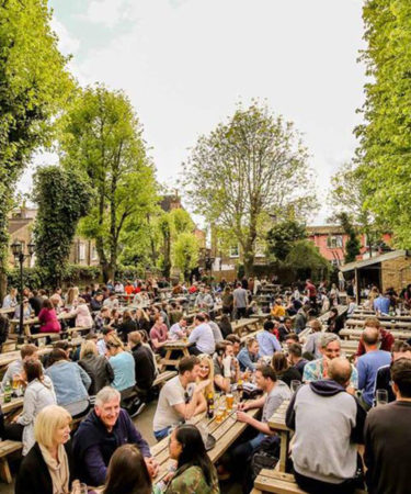 ‘They Can’t Sack All of Us’: Thousands of Brits Plan Work Walkout to Go to Beer Garden